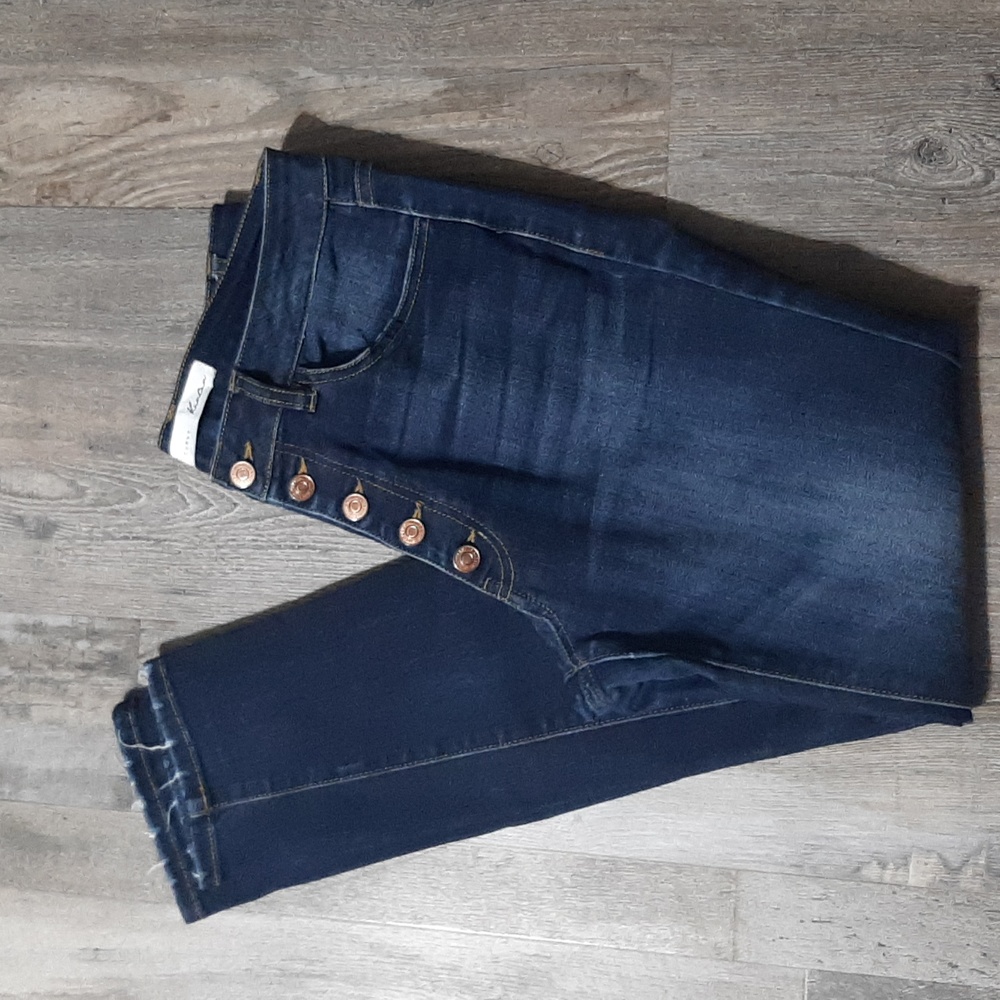 Kancan Curvy Skinny Jeans With Buttonfly